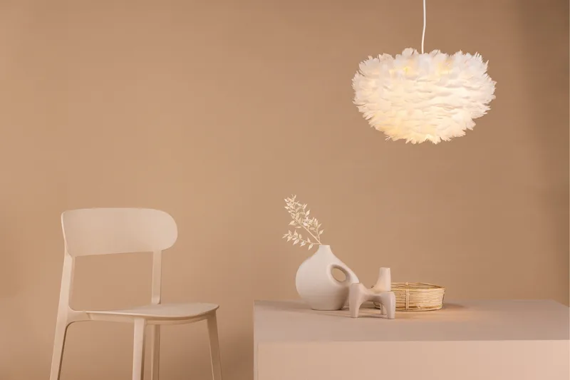 Nicola Pendellampa 25 cm - Vit - Products - Belysning - Lampor & belysning inomhus - Designlampor - Fjäderlampa