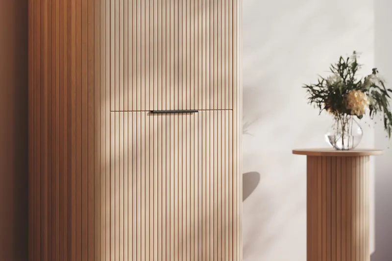 Kopparbo Högskåp Vitlaserad Ek - Ljust vitlaserat ekträ - Products - Förvaring - Skåp - Förvaringsskåp