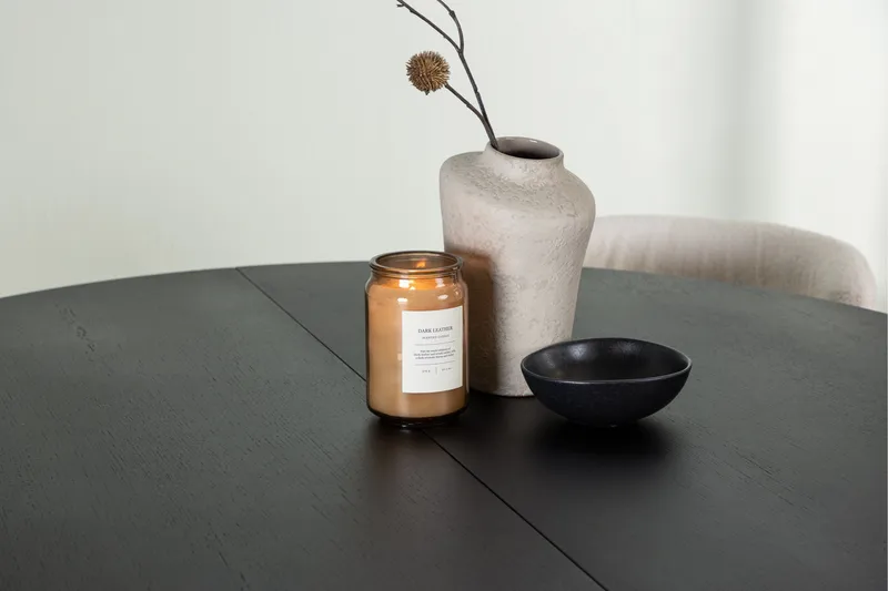 Matilda Matgrupp 130 cm Rund med 4 Edina Stolar - Svart - Products - Möbler - Bord & matgrupp - Matgrupp