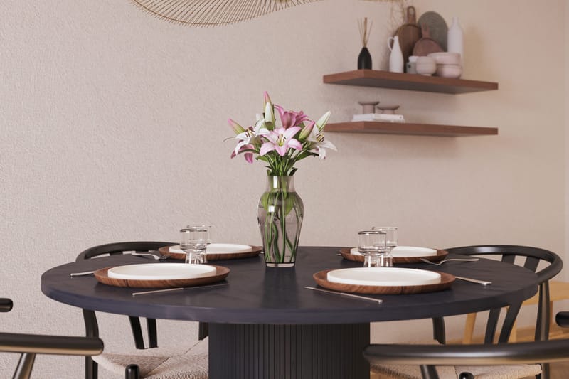 Noira Matgrupp 120 cm Massiv Ek Rund med 4 Dastoori Matstol - 2220067-4,2206128-1 - Svart - Products - Möbler - Bord & matgrupp - Matgrupp