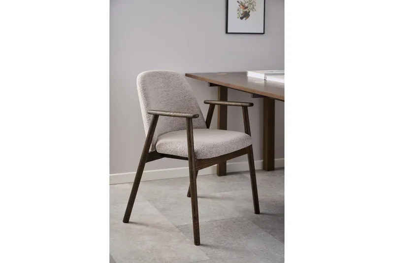 Reciclar Matstol i Bouclé med armstöd i ek trä - Mörkbrun/Greige - Products - Möbler - Fåtölj & stolar - Karmstol