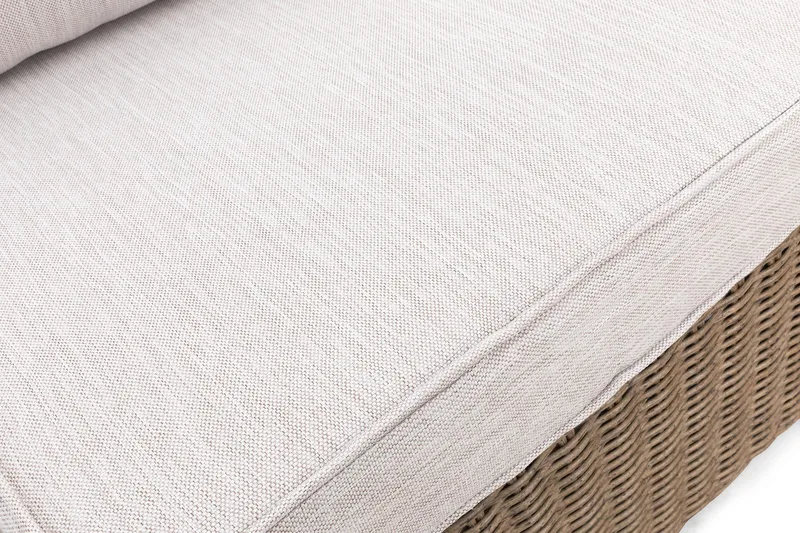 Marcus Mittmodul utomhus med Dyna i Konstrotting - Natur Beige / Vita dynor - Products - Utemöbler & utemiljö - Övrigt utemöbler - Moduler utesoffa