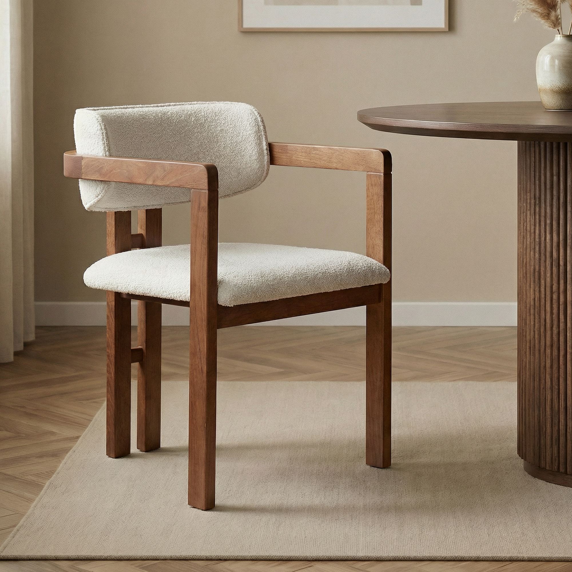 Karmstol Torpin i vit chenille och valn�t