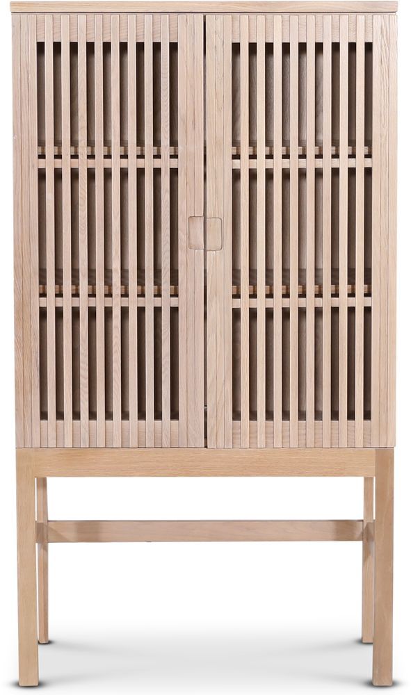 Level skåp i whitewash med ribbade dörrar Level skåp i whitewash med ribbade dörrar