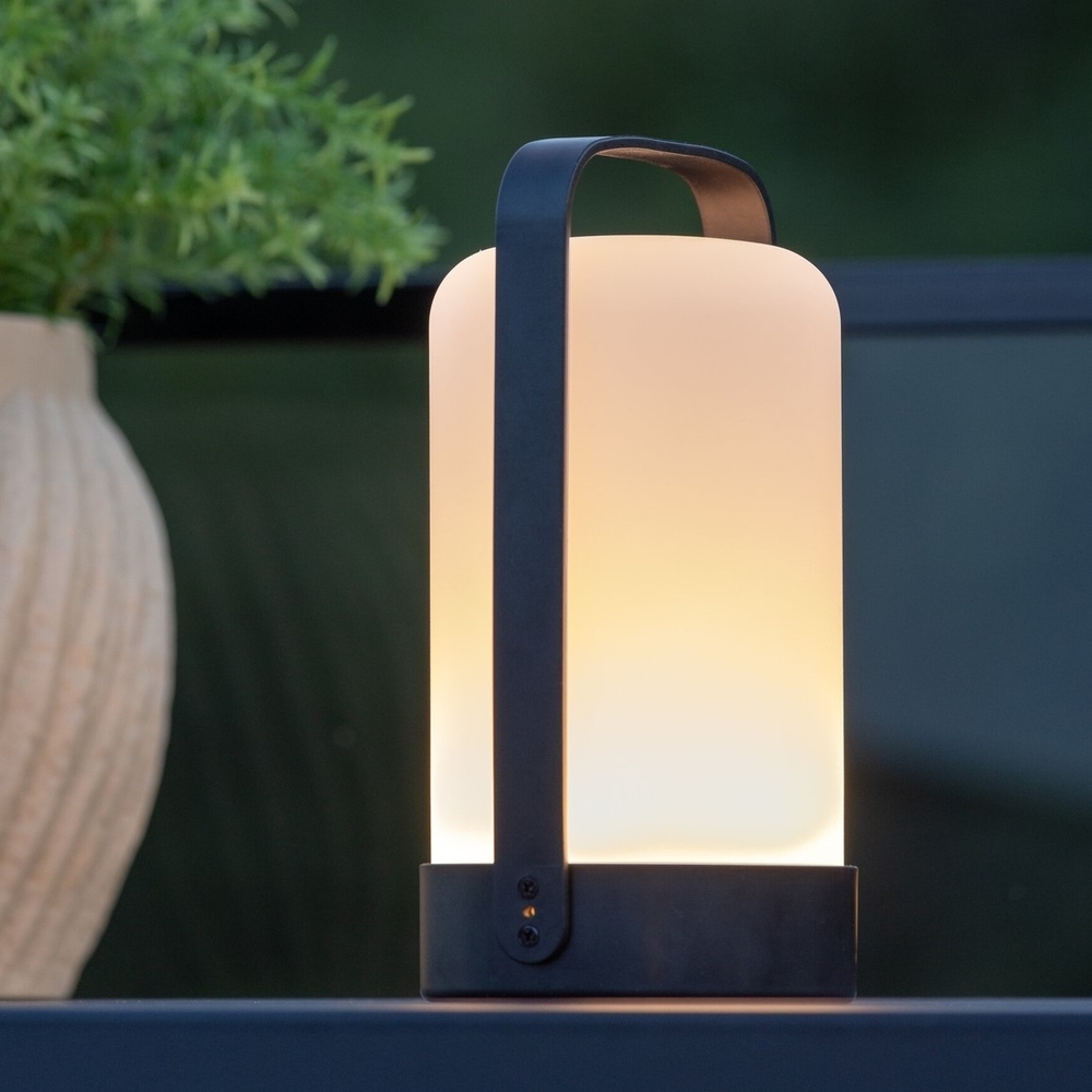 Fern bordslampa - Svart/Vit Fern bordslampa - Svart/Vit