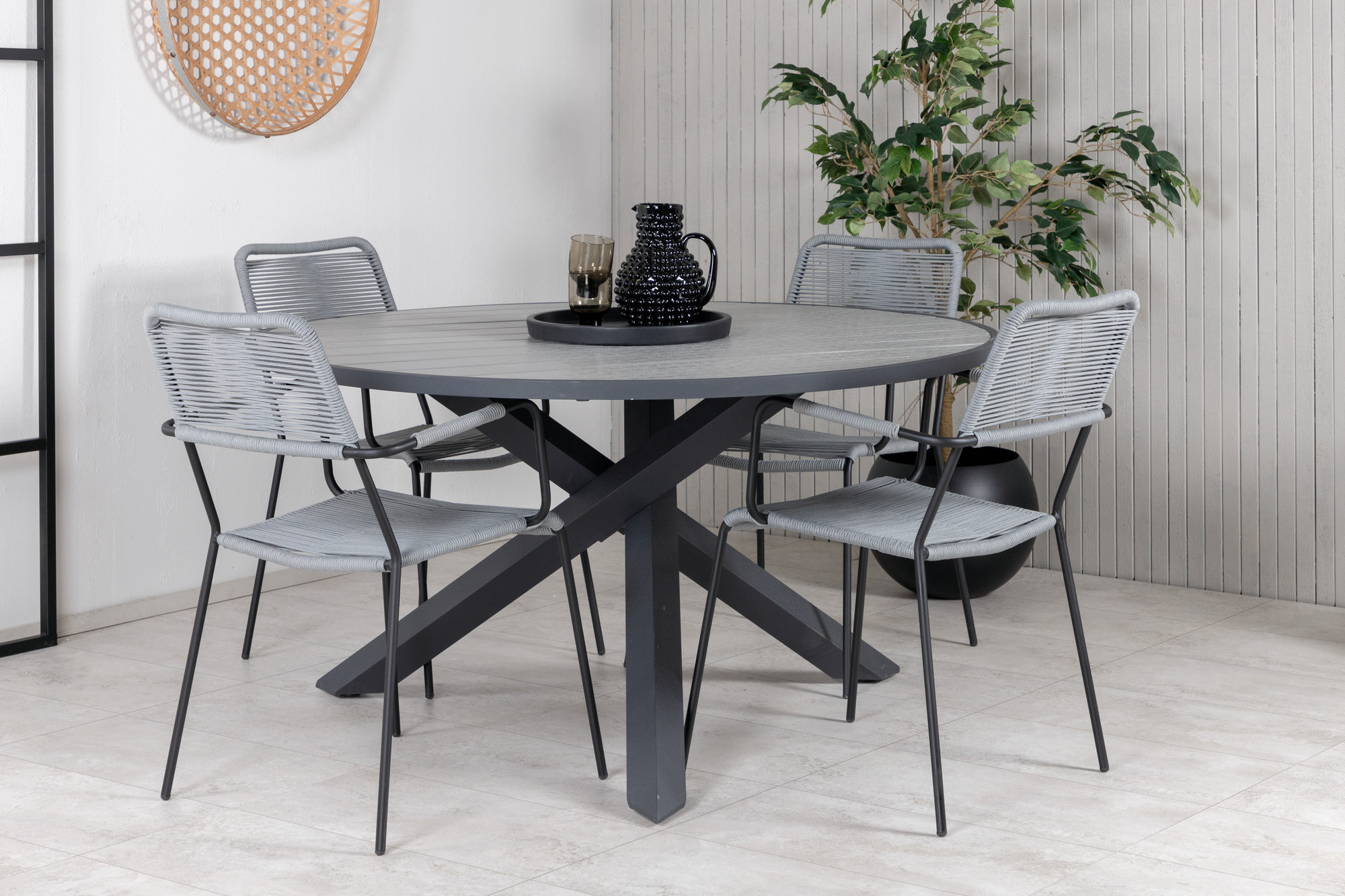 Parma utematgrupp med 4st Lindos stolar - Svart/Grå Parma utematgrupp med 4st Lindos stolar - Svart/Grå