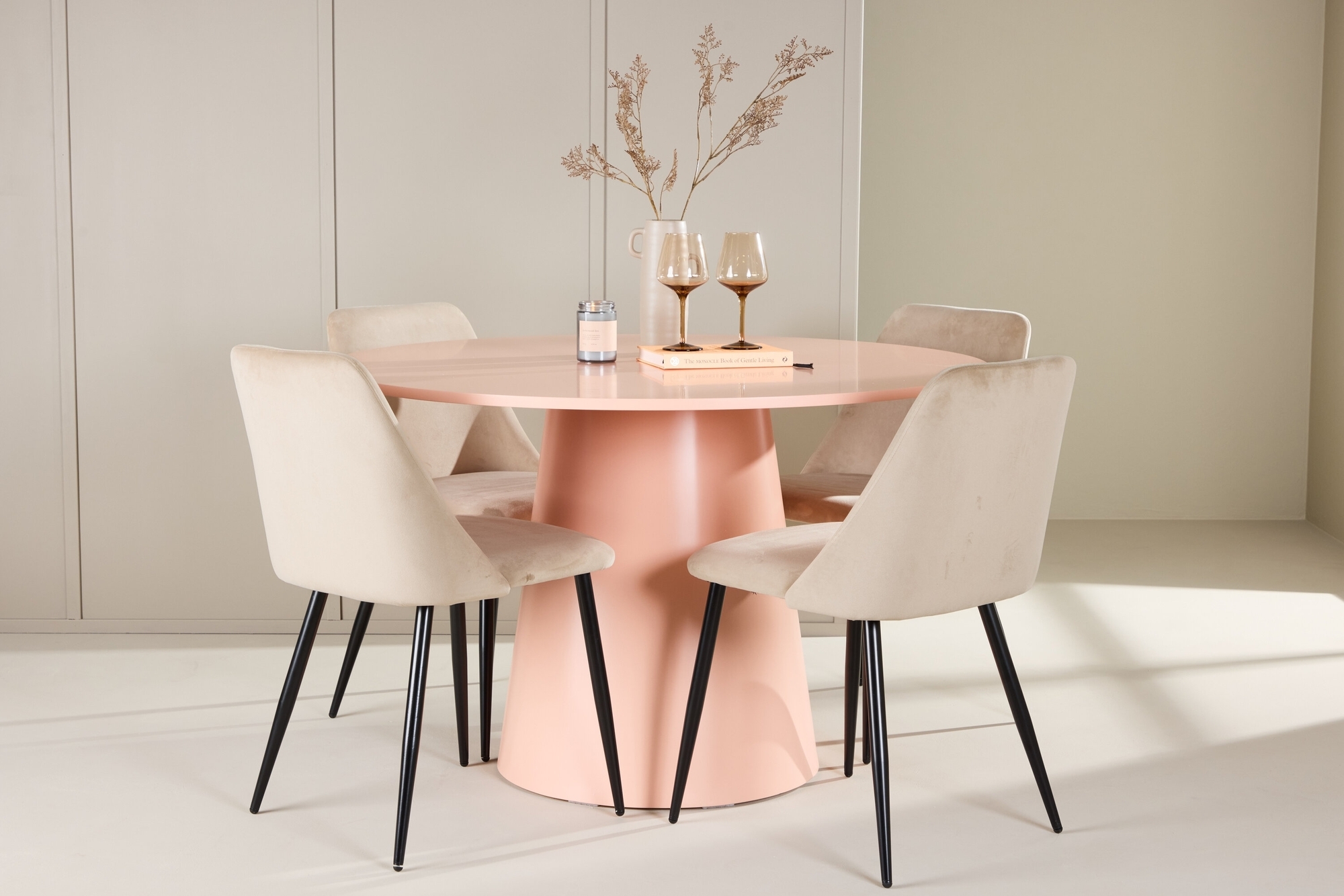 Matbord Lanzo med 4 st Night stolar - Beige/svart/rosa + 4.00 x Stolsdyna Matbord Lanzo med 4 st Night stolar - Beige/svart/rosa + 4.00 x Stolsdyna