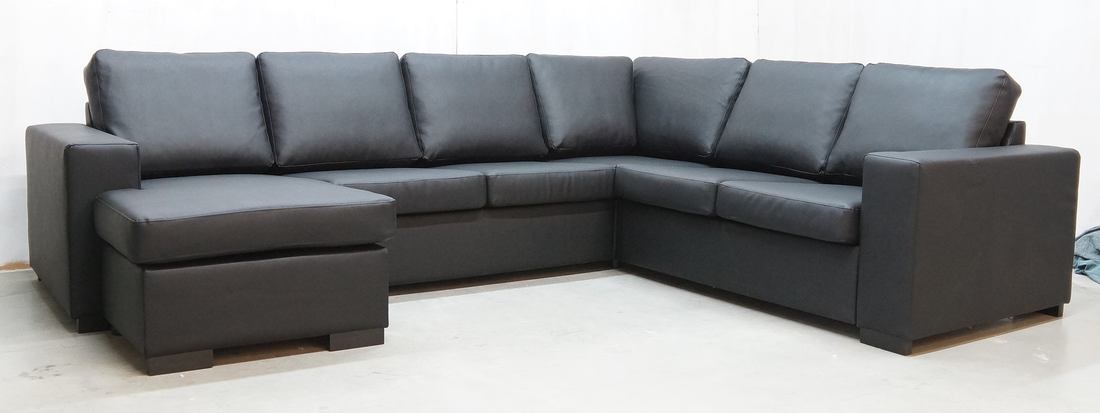 Solna XL U-soffa i bonded leather - Vänster + Rengöring för möbler Solna XL U-soffa i bonded leather - Vänster + Rengöring för möbler