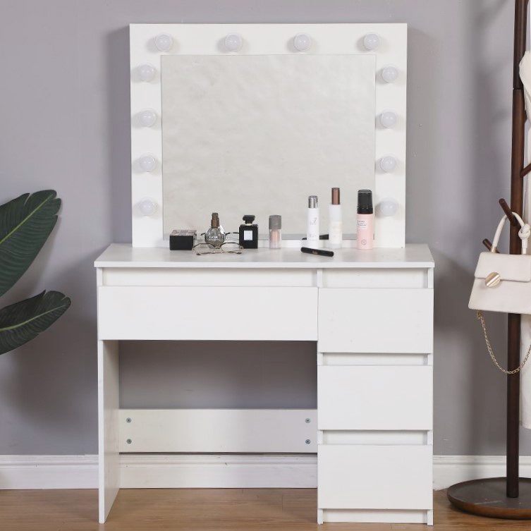 Giselle sminkbord med spegel och LED-belysning Giselle sminkbord med spegel och LED-belysning