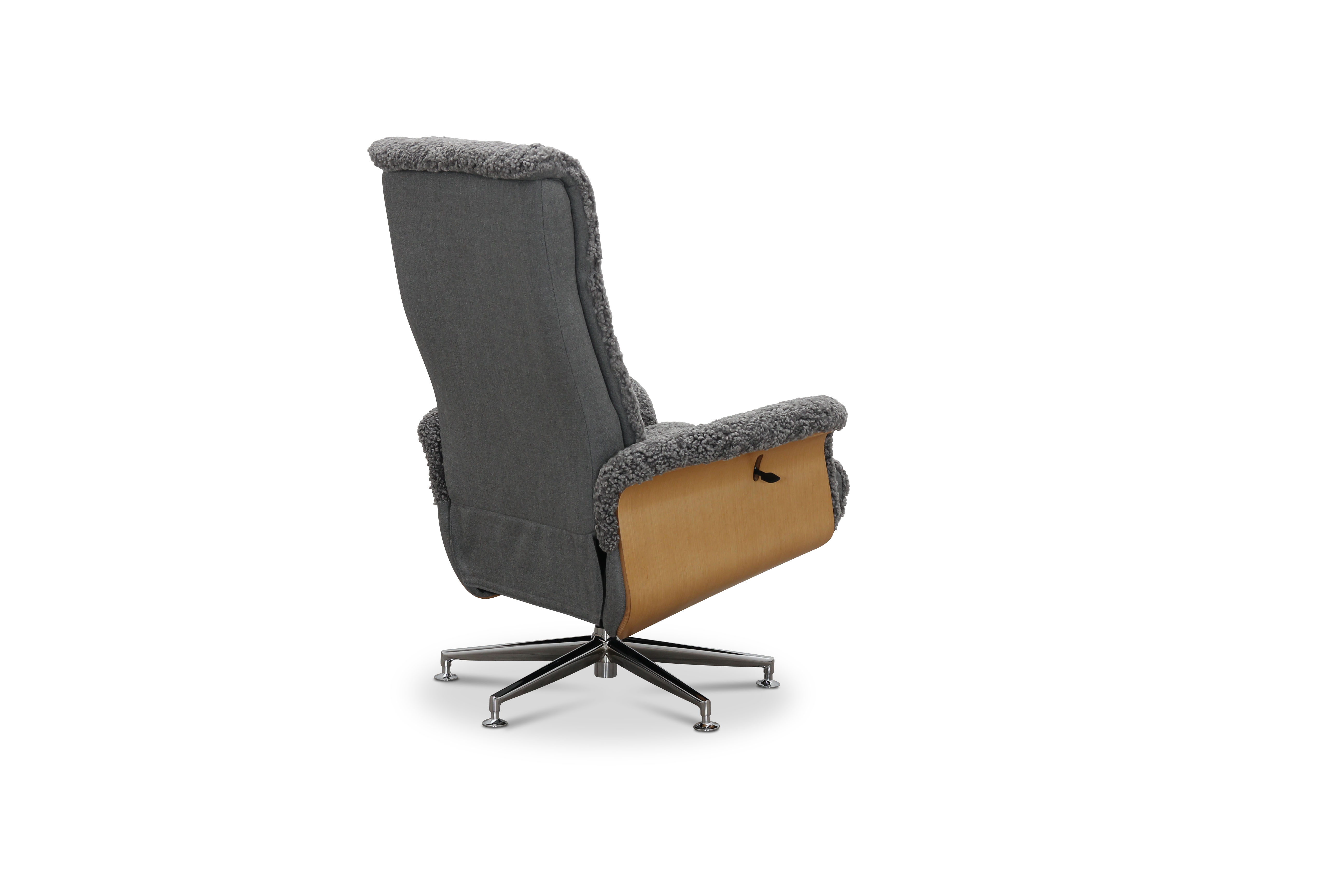 Reclinerfåtölj med fotpall i äkta fårskinn ek/grafitgrå - Ulla + Möbeltassar Reclinerfåtölj med fotpall i äkta fårskinn ek/grafitgrå - Ulla + Möbeltassar