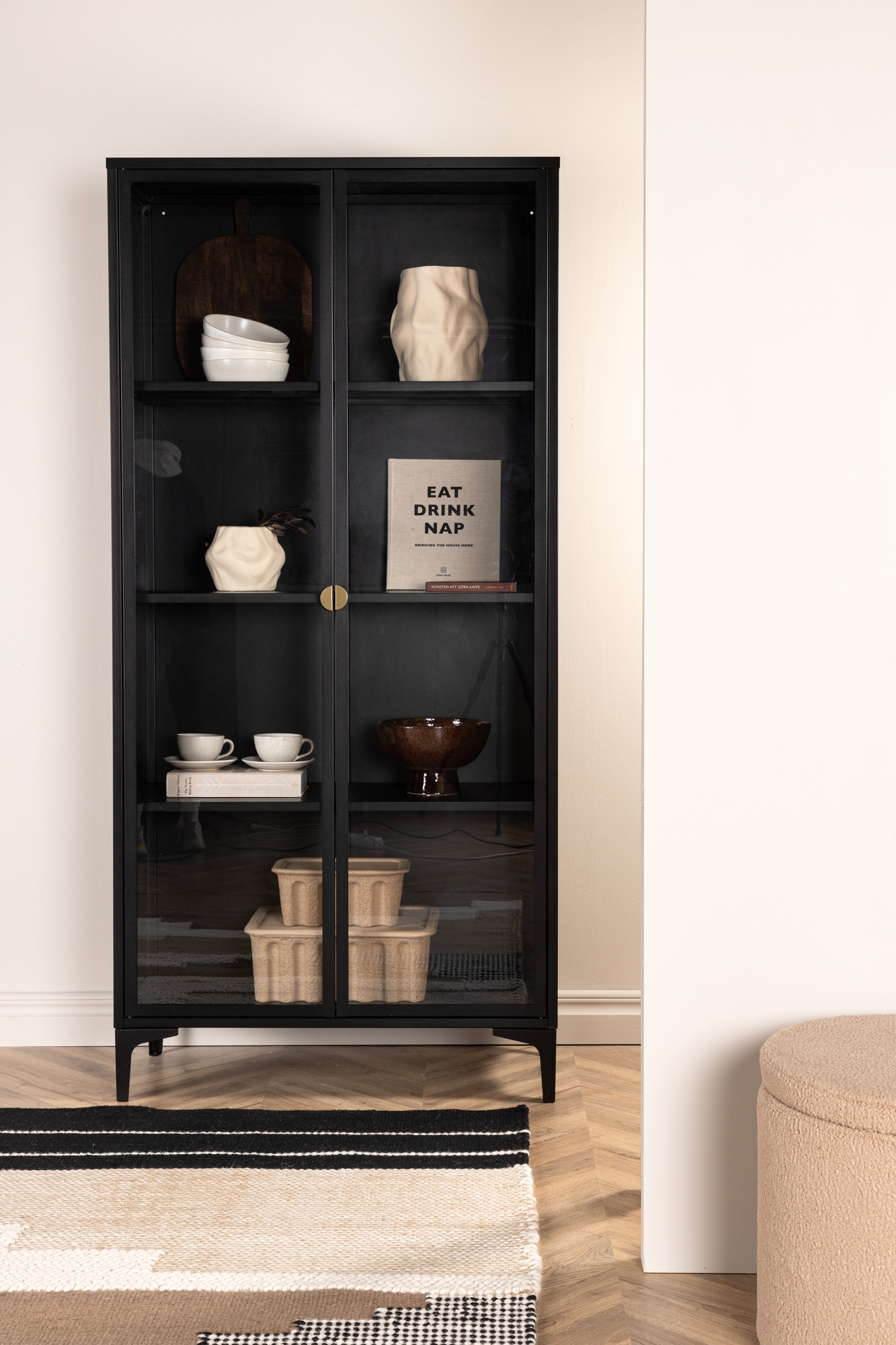 Alexander vitrinskåp - Svart Alexander vitrinskåp - Svart