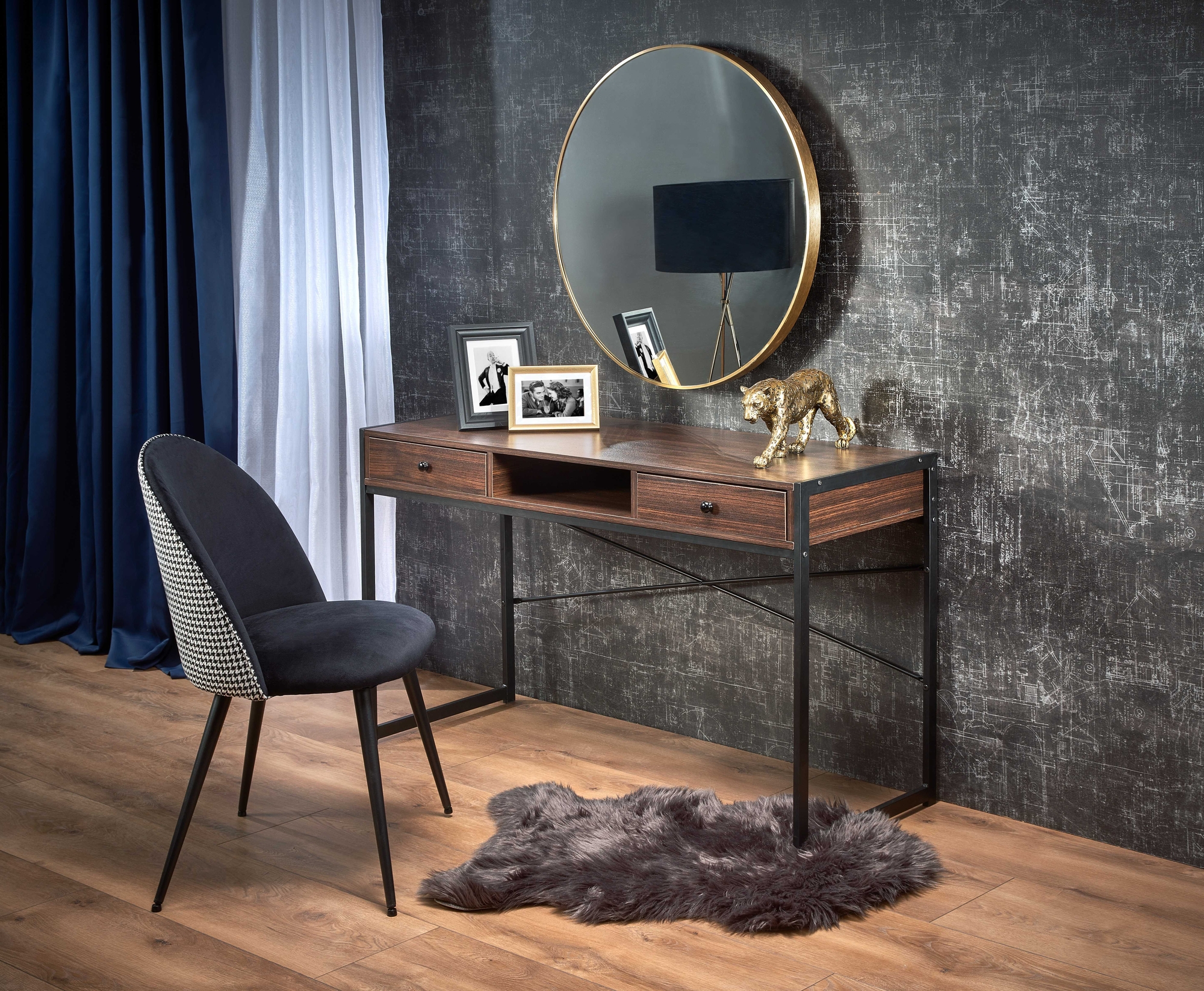 Skrivbord med l�dor valn�t 123 cm bred + Textilv�rd f�r m�bler