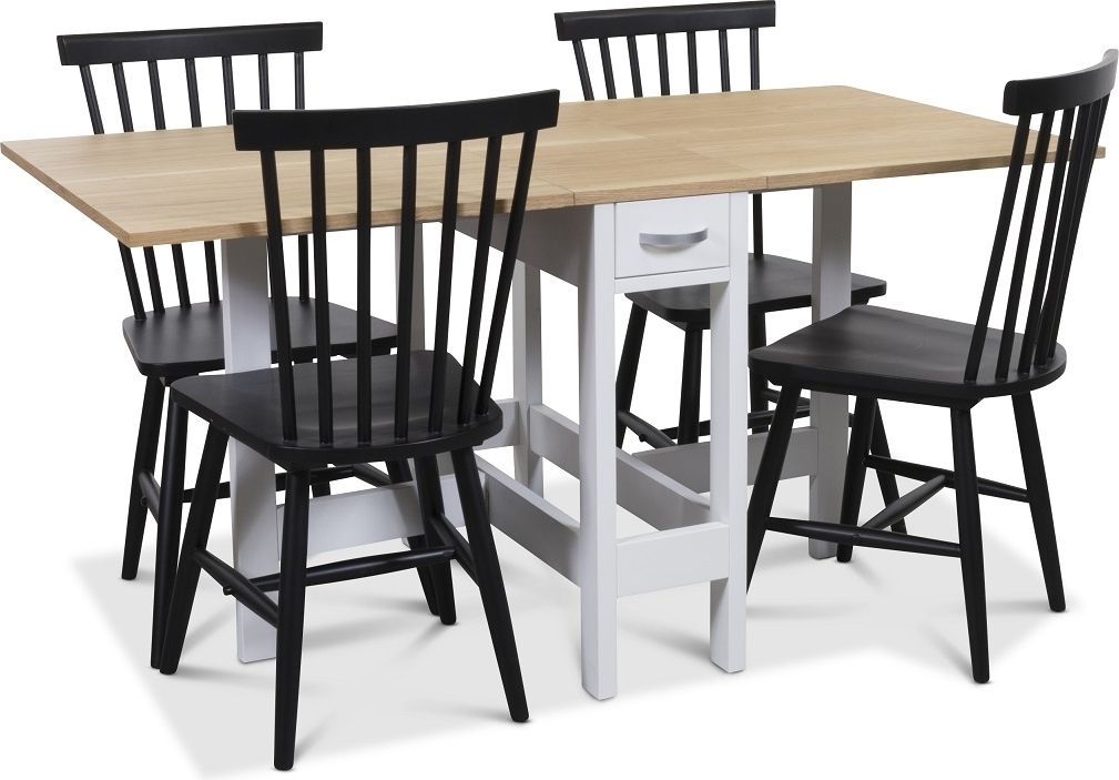 Signum matgrupp Slagbord vit/ek med 4 st svarta Karl pinnstolar Signum matgrupp Slagbord vit/ek med 4 st svarta Karl pinnstolar