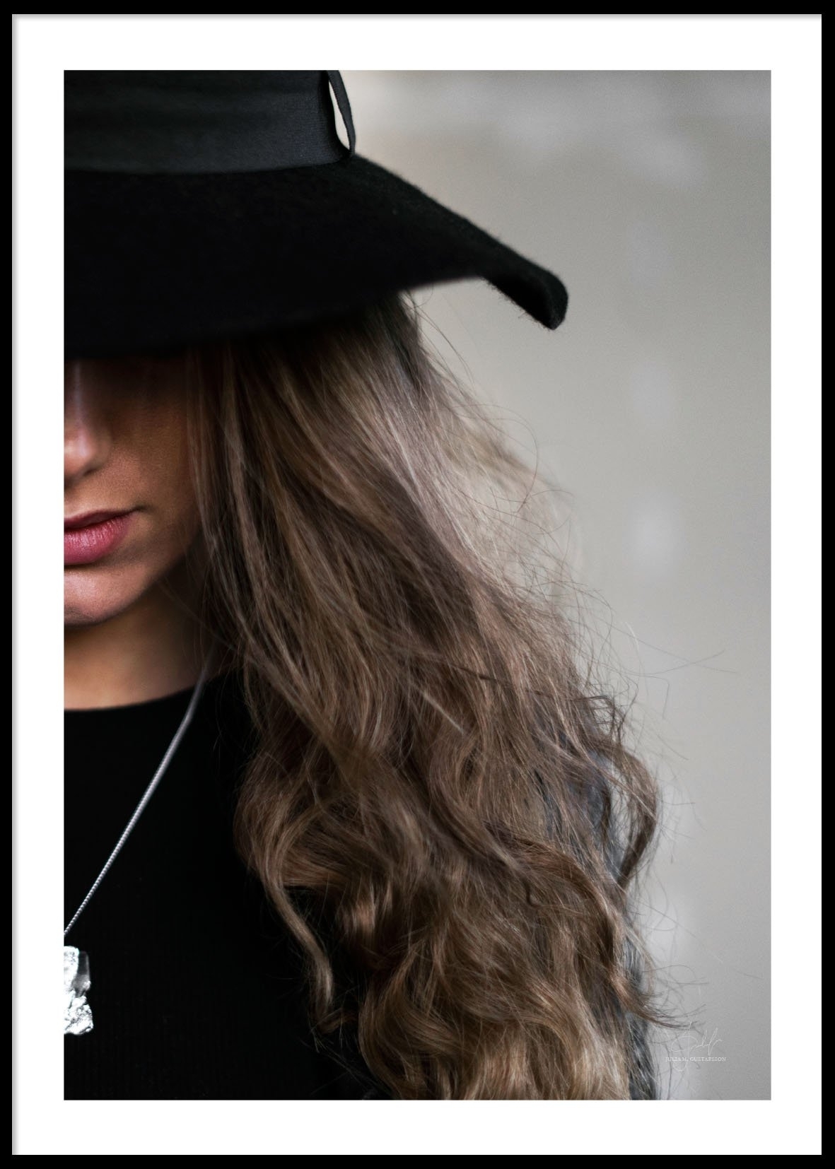HALF HAT PORTRAIT - Poster 50x70 cm