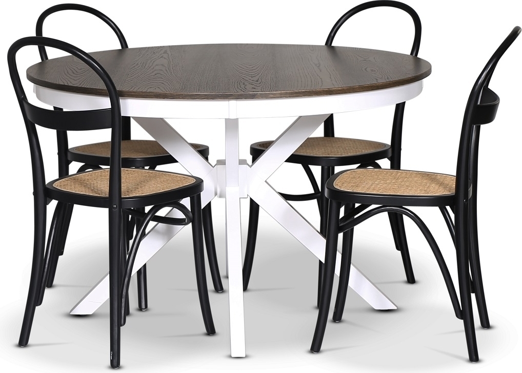 Skagen matgrupp; runt matbord 120 cm - Vit / brunbetsad ek med 4 st Danderyd No.16 stolar Svart + 3.00 x M�beltassar