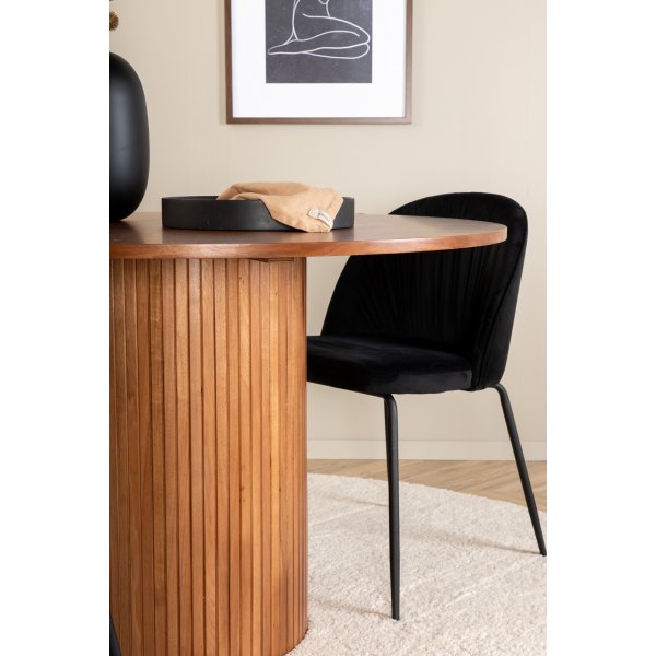 Bianca Matgrupp runt valnöt matbord med 4 st Wrinkles svart stolar Bianca Matgrupp runt valnöt matbord med 4 st Wrinkles svart stolar