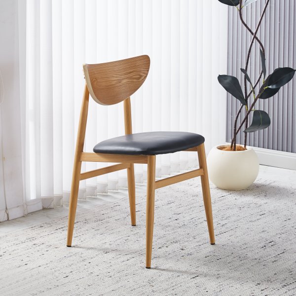 Ludvig stol med beige tyg och ek Ludvig stol med beige tyg och ek