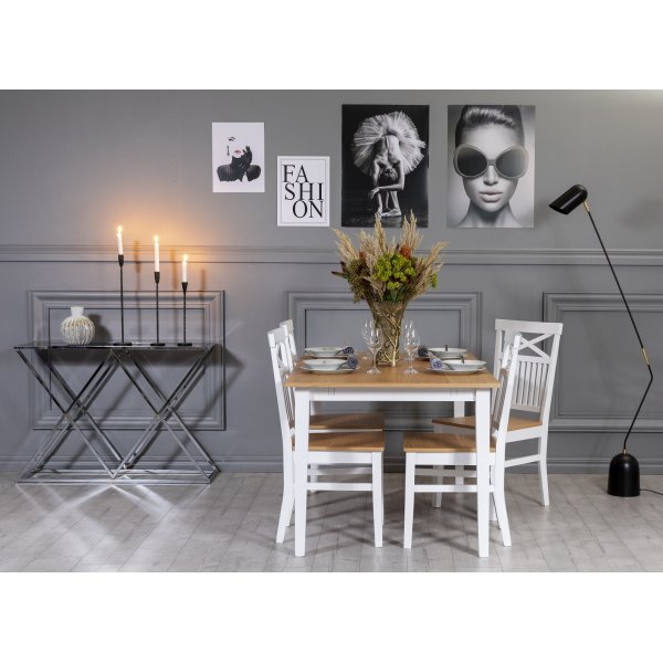 Fårö matgrupp 140 cm inklusive 4 st stolar med kryss - Ek/vit Fårö matgrupp 140 cm inklusive 4 st stolar med kryss - Ek/vit