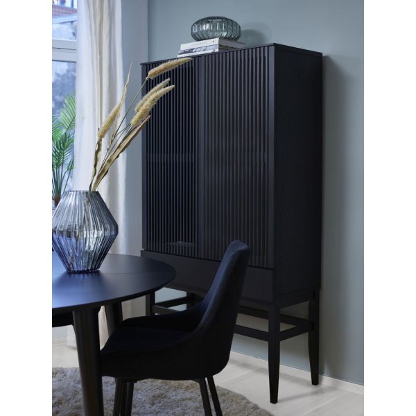 Darell vitrinskåp - Svart askfanér/ek Darell vitrinskåp - Svart askfanér/ek