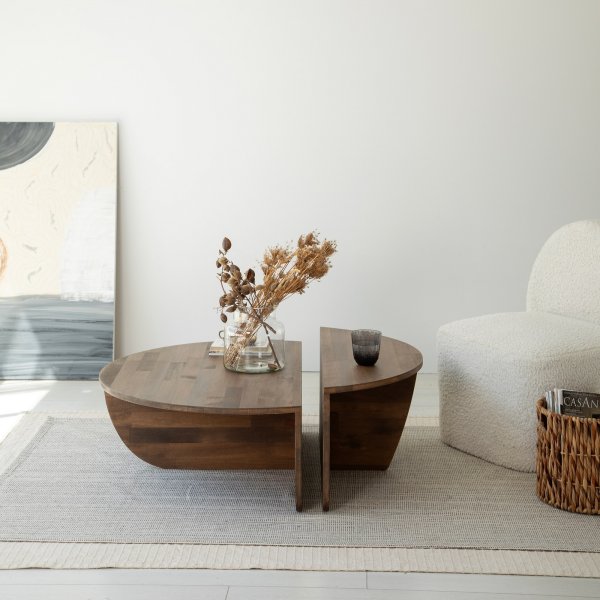 Podium 2 salontafel in notenhout 90 x 90 cm Podium 2 salontafel in notenhout 90 x 90 cm