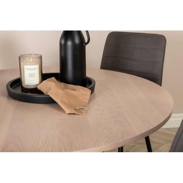 Bianca Matgrupp runt vitputsat matbord med 4 st Windu Lyx grå stolar Bianca Matgrupp runt vitputsat matbord med 4 st Windu Lyx grå stolar