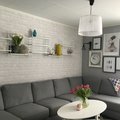 Mitt tv-rum, på väggen tre stycken ester hyllor som jag byggt till fem stycken hyllor istället. Ester vägghylla - Vit