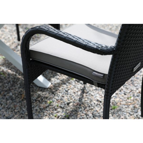 Scottsdale utematgrupp runt bord med 4 st stapelbara stolar - Gr�/svart/vit