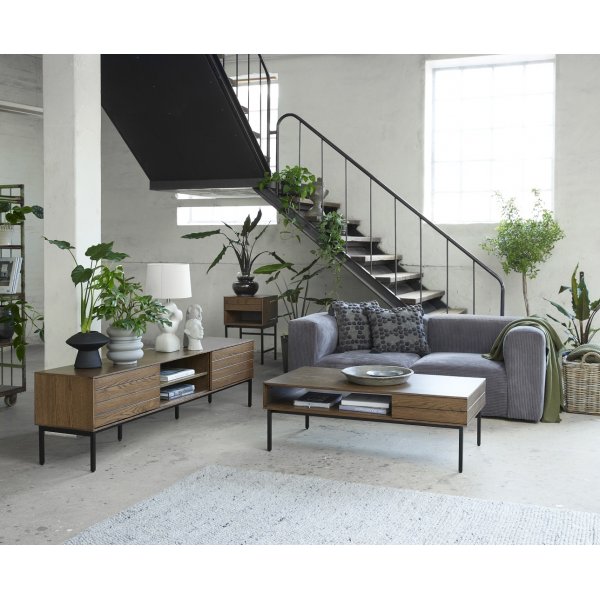 Inez tv-bänk i brunoljad ek - Bredd 180 cm Inez tv-bänk i brunoljad ek - Bredd 180 cm