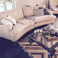 Bra kvalitet och snygga detaljer! Howard Southampton 5-sits svängd soffa 275 cm - Ljus beige