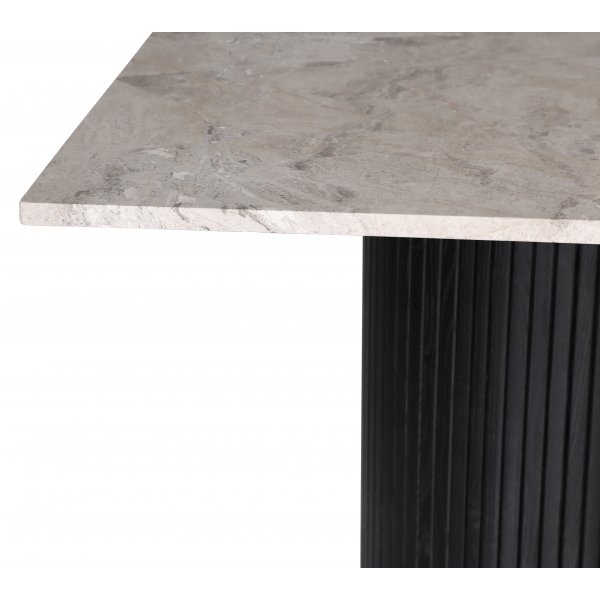 Decibel runt matbord 90x90 cm - Svart / Beige marmor Decibel runt matbord 90x90 cm - Svart / Beige marmor
