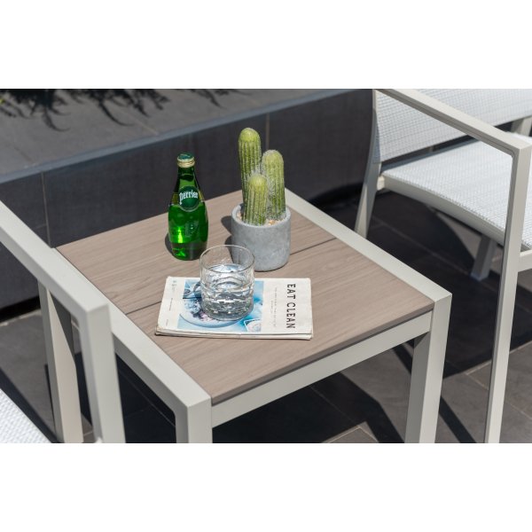 Urbanite cafgroep met tafel 51 x 51 cm en 2 stapelbare eetkamerstoelen - Beige