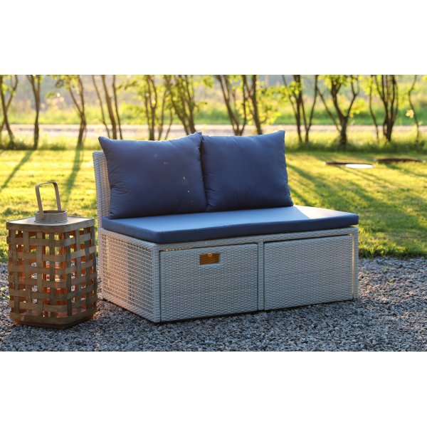 Broby balkongsoffa med sidobord - Ljusgrå konstrotting Broby balkongsoffa med sidobord - Ljusgrå konstrotting