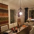 Lampan passar väldigt bra in till min rustika stil. Reta taklampa - Svart