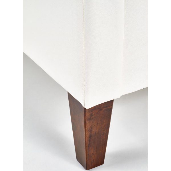 Klara 160x200 cm sängram med huvudgavel i vitt konstläder Klara 160x200 cm sängram med huvudgavel i vitt konstläder