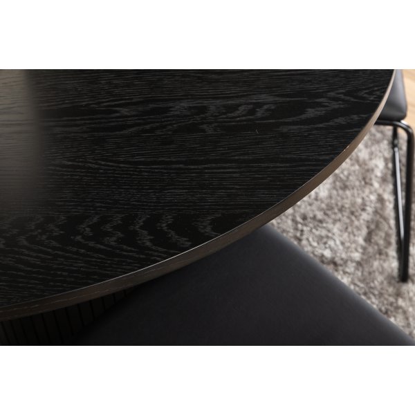 Bianca Matgrupp runt svart matbord med 4 st Kenth svart stolar