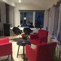 Stina karmstol i vårt fritidshus på södra Alnön. Uppfyller alla våra krav på komfort. Lagom höga och inte för mjuka. Stina karmstol - Valfri färg på klädsel och ben!