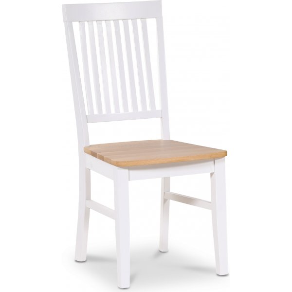 Matgrupp: Läckö matbord, runt - vit / oljad ek + 4 st Selma stol - vit / oljad ek + 3.00 x Möbeltassar Matgrupp: Läckö matbord, runt - vit / oljad ek + 4 st Selma stol - vit / oljad ek + 3.00 x Möbeltassar