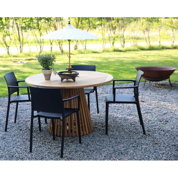 Matgrupp Salt teak: Teakbord runt 120 cm inklusive 4 st Alafors karmstolar