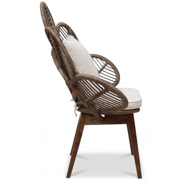 Peacock brun rottingfåtölj med dyna Peacock brun rottingfåtölj med dyna