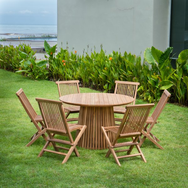 Saltö utegrupp i teak: runt teakbord med 6 st teakstolar Saltö utegrupp i teak: runt teakbord med 6 st teakstolar