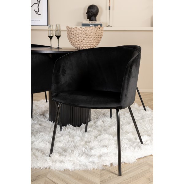 Bianca Matgrupp runt svart matbord med 4 st Berit svart stolar Bianca Matgrupp runt svart matbord med 4 st Berit svart stolar