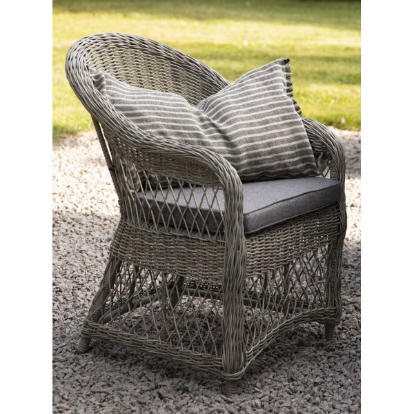 Utegrupp Marbella: Scottsdale runt grå/vit matbord Ø112 cm inklusive 4 st Marbella karmstolar i grå konstrotting Utegrupp Marbella: Scottsdale runt grå/vit matbord Ø112 cm inklusive 4 st Marbella karmstolar i grå konstrotting