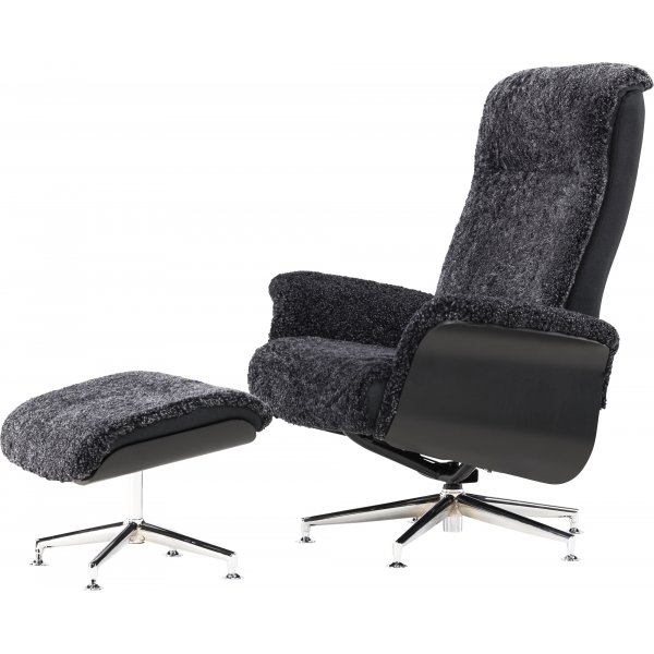 Ulla fåtölj med fotpall i fårskinn - Mörkgrå / Svartbets / Krom + Fläckborttagare för möbler Ulla fåtölj med fotpall i fårskinn - Mörkgrå / Svartbets / Krom + Fläckborttagare för möbler