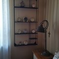 Mohaha!! Jag har satt upp min samling med klockor på makens sida av sängen!!! BOBO No 1 vägghylla - Svart