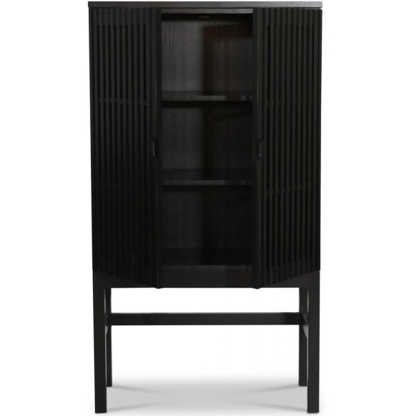 Level skåp i svartbetsad ek med ribbade dörrar Level skåp i svartbetsad ek med ribbade dörrar