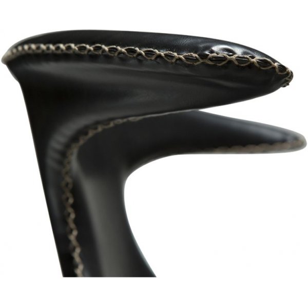 Flair barstol i svart PU SH 77 cm Flair barstol i svart PU SH 77 cm