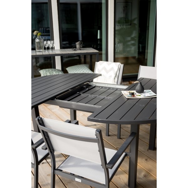 Marbella matbord Ø140 cm - Svart Marbella matbord Ø140 cm - Svart