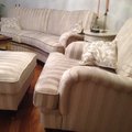 Är supernöjd med både service med att man kunde beställa hem tygprover. Riktigt bra att man kunde följa sin leverans.Vi köpte 2 fotöljer 2 fotpallar och en soffa. Inga problem någonstans. Blev precis så bra som vi ville ?? kan varmt rekomendera denna sida Howard Luxor fåtölj - Valfri färg