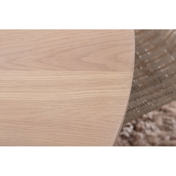 Bianca Matgrupp runt vitputsat matbord med 4 st Cirebon rotting stolar Bianca Matgrupp runt vitputsat matbord med 4 st Cirebon rotting stolar