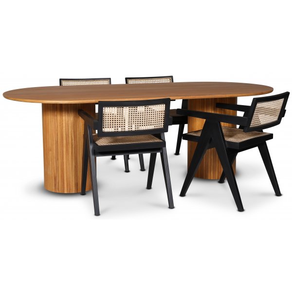 Nova ovalt matbord i oljad ek 215x100 cm